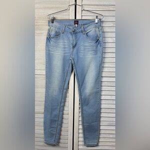 Bebe 2B Classic Blue Denim Jeans. NWT. Size 30. Vintage Wash. Y2K